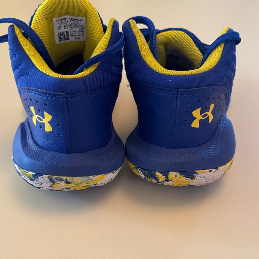 Under Armour Jet 21 Basketball shoes. Boys 4Y. - Picture 2 of 7
